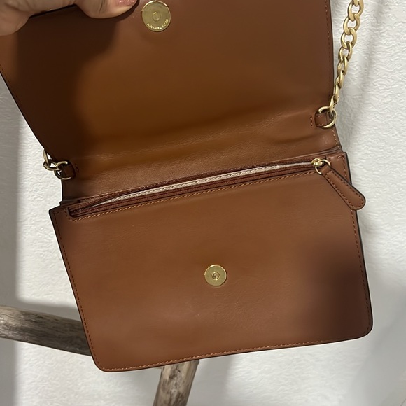 Michael kors crossbody tan bag, excellent condition - Picture 6 of 6